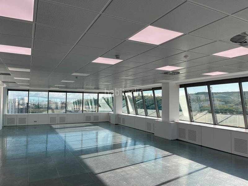 Foto e9656c69-ee3b-419e-8db2-4251203c18a7. Rent office space with heating parking in Hostafrancs Barcelona