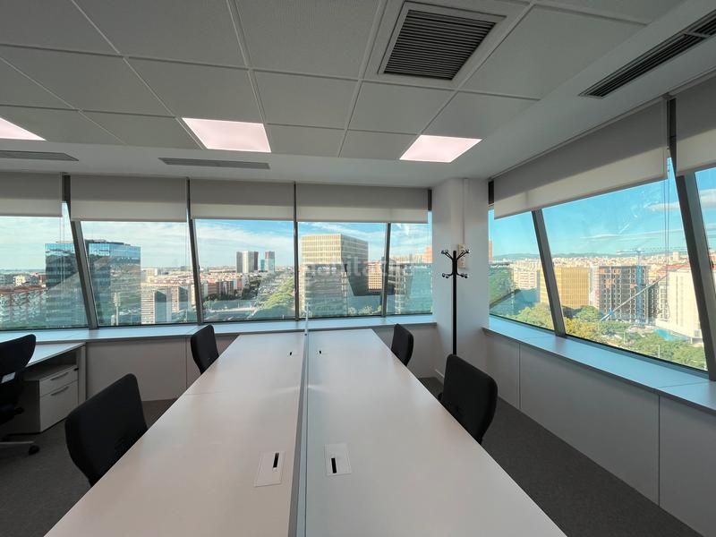 Foto f0a468c7-8756-482b-9e7b-0c2a99720885. Rent office space with heating parking in Hostafrancs Barcelona