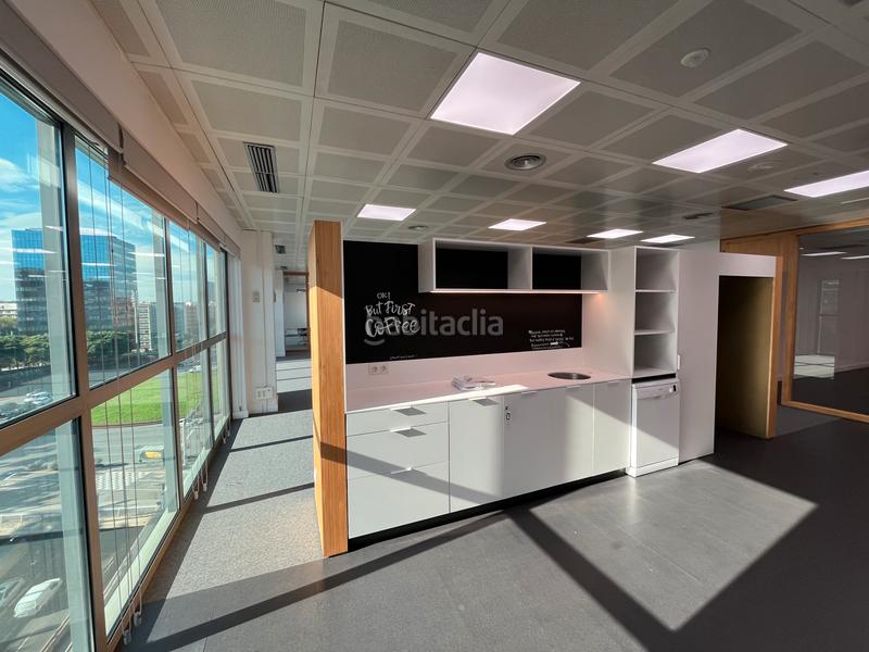 Foto a0dd65d8-7762-4b27-b25c-64a7dd556752. Location bureau avec chauffage parking dans Hostafrancs Barcelona