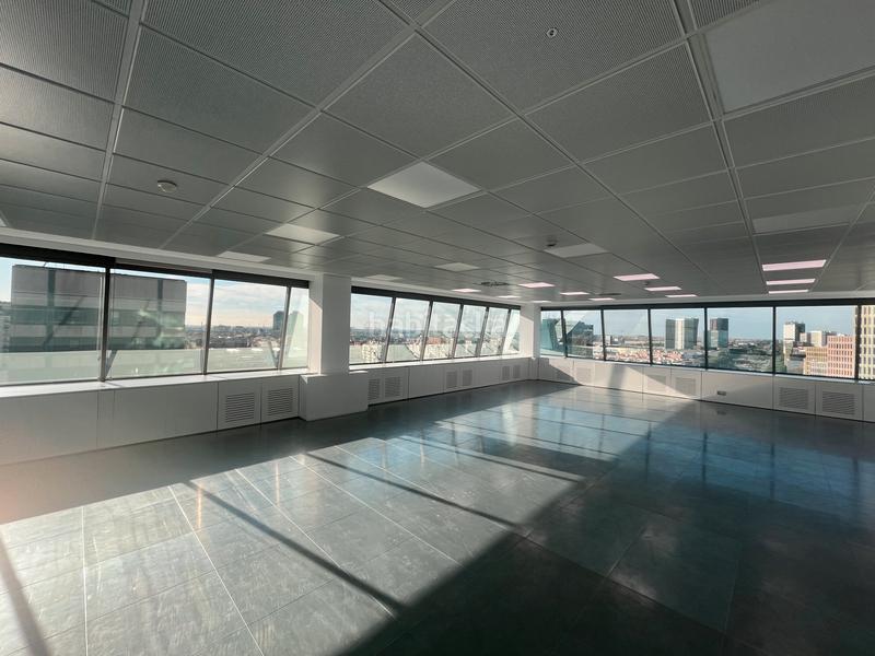Foto f48bfc03-4827-4c47-8d89-9f53cbf710ad. Location bureau avec chauffage parking dans Hostafrancs Barcelona