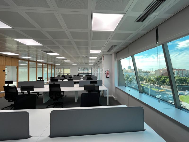 Foto 320783fc-a38b-4d7d-86fc-30e5ad32655e. Rent office space with heating parking in Hostafrancs Barcelona
