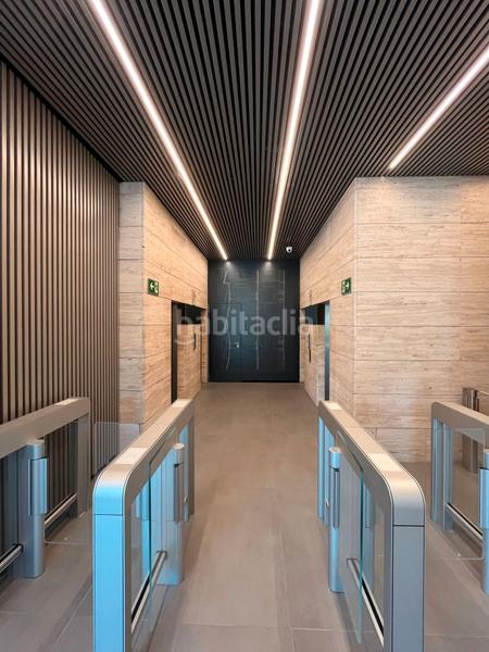 Foto 3b64fe48-723c-4ba1-b7a0-83619c8eb109. Rent office space with heating parking in Hostafrancs Barcelona