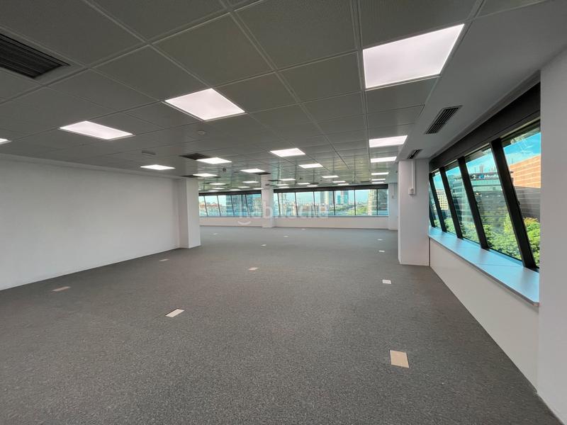 Foto 45917dac-33f8-4a88-8c01-6d6ff78adbb4. Rent office space with heating parking in Hostafrancs Barcelona
