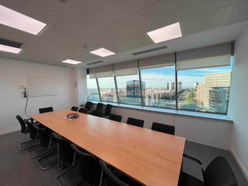 Foto 5aad8b99-ac05-4b3b-947f-db355da4180e. Rent office space with heating parking in Hostafrancs Barcelona