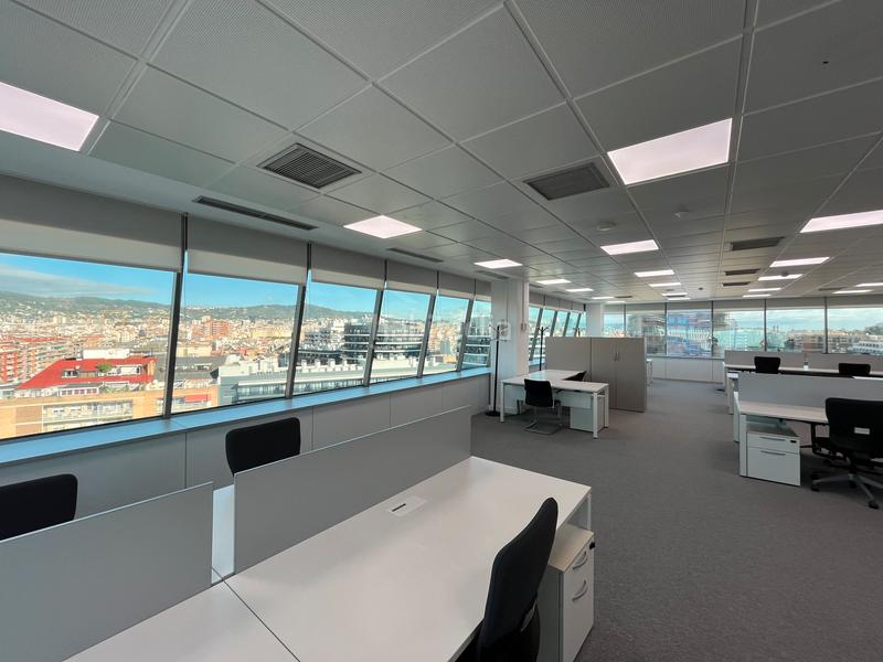 Foto 89665df0-40b1-4afe-8b48-329d22f72b03. Rent office space with heating parking in Hostafrancs Barcelona