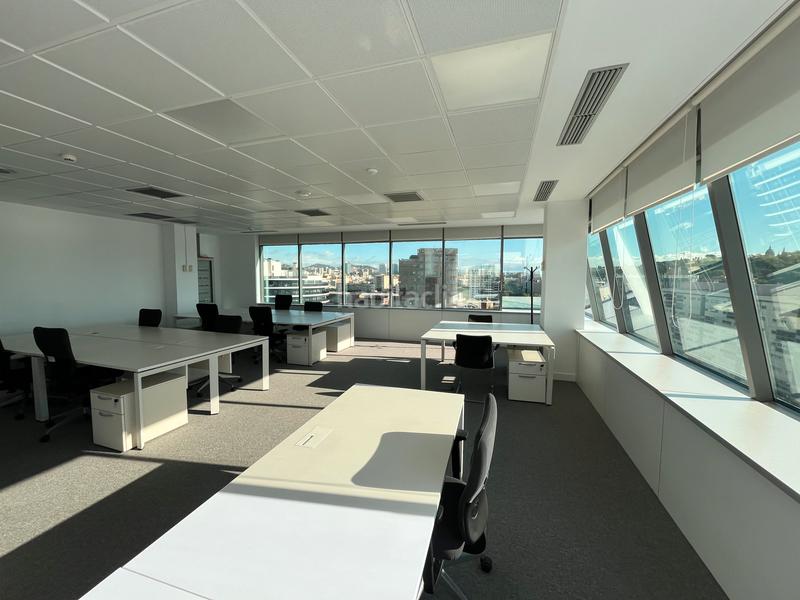 Foto 8cf1e3ef-b422-4bc7-86fc-b6a7edf4273a. Rent office space with heating parking in Hostafrancs Barcelona