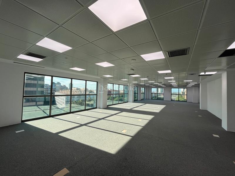 Foto 91406d2d-99f6-4ca4-9f45-a8ac955b187e. Rent office space with heating parking in Hostafrancs Barcelona