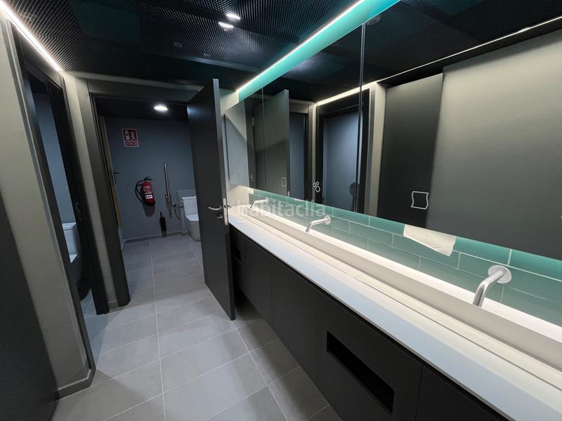 Foto 93ee6d63-868b-4326-9ef0-a63f880e9b48. Rent office space with heating parking in Hostafrancs Barcelona