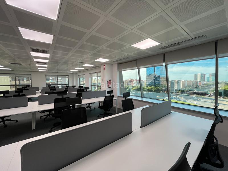 Foto b596d77f-132e-4cea-8ce9-c34afdae5fd5. Rent office space with heating parking in Hostafrancs Barcelona