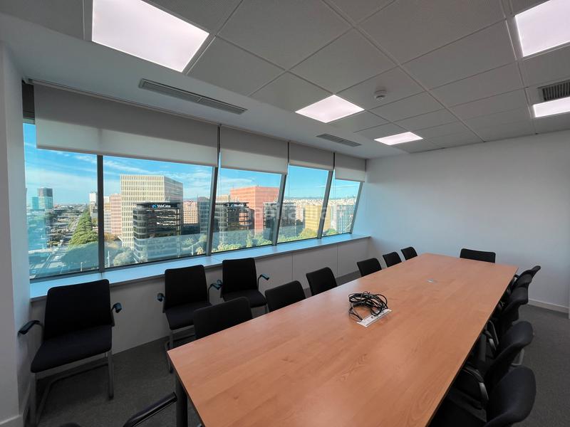 Foto c8de00b4-014b-44fd-8441-e17289baf6a9. Rent office space with heating parking in Hostafrancs Barcelona
