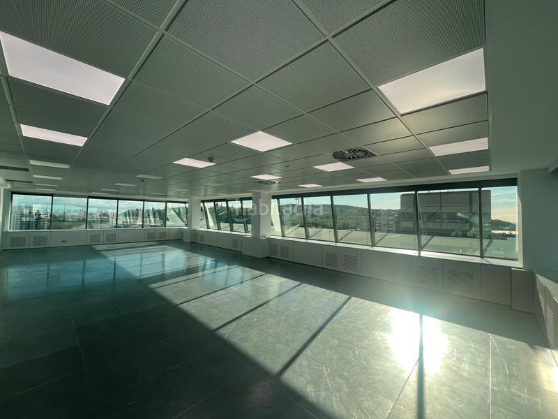 Foto dc156971-b4de-4a87-837d-d86bc82da833. Rent office space with heating parking in Hostafrancs Barcelona