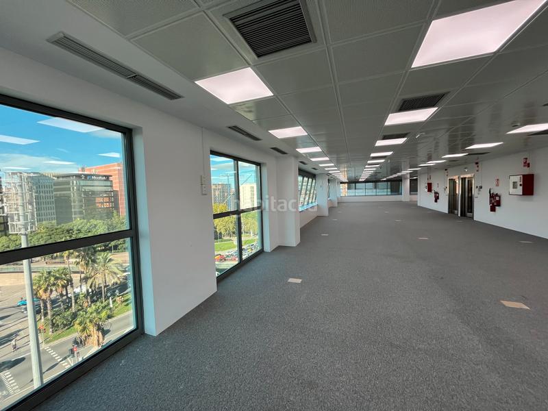 Foto f6f78f59-bc7b-4671-9244-bebec4514887. Rent office space with heating parking in Hostafrancs Barcelona