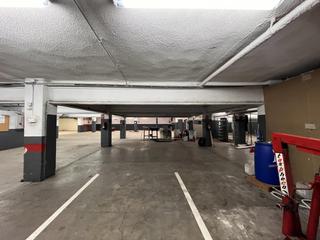 Locale commerciale  Passeig maragall. Local industrial-comercial en venta en paseo maragall-horta