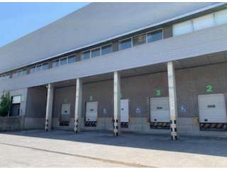 Lloguer Nau industrial  Carrer de la mare de déu de núria. Con muelles de carga