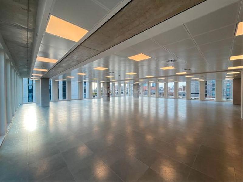 Foto 08aaaa4e-52b6-4147-a00b-1acf824b510d. Rent office space with parking in Poblenou Barcelona