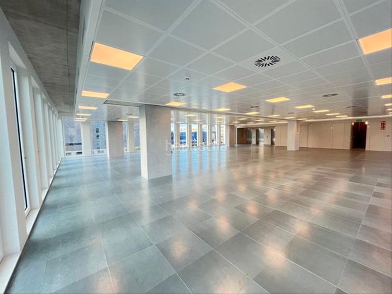 Foto 60f50eb0-33c4-485f-a3f6-435bcb232d7c. Rent office space with parking in Poblenou Barcelona