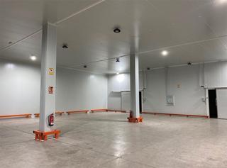 Nau industrial  Camí can valls. 2 cámaras frigoríficas