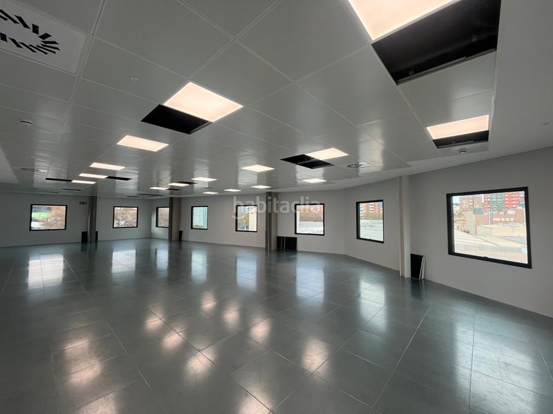 Foto 9a7420dd-0b35-451b-8035-e6d7e2c1d390. Location bureau avec chauffage parking dans Provençals del Poblenou Barcelona