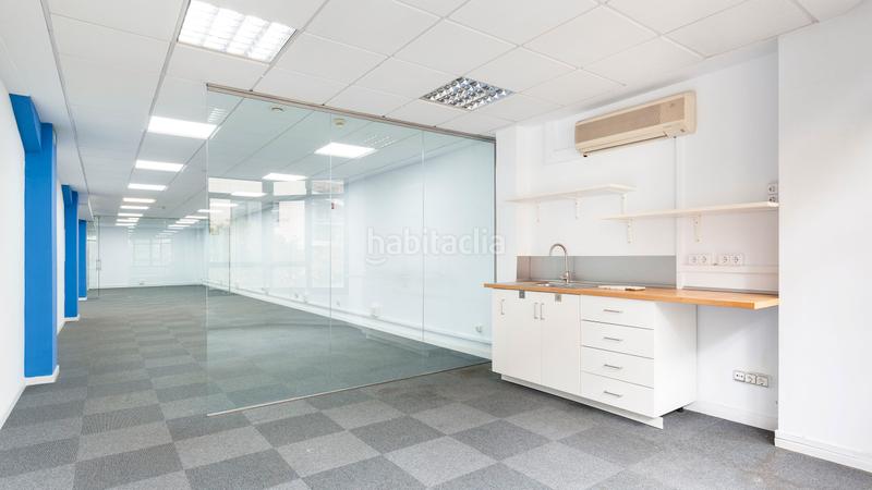 Foto 2df779de-74e4-4972-b4d9-bcff6bc06417. Rent office space with heating in Sant Antoni Barcelona
