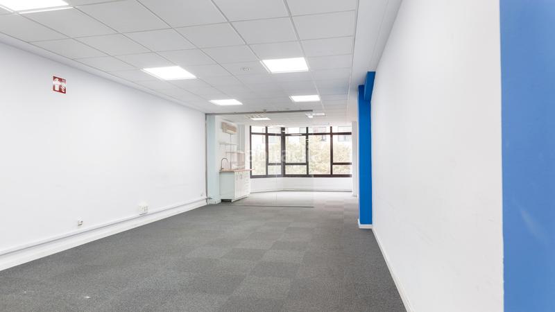 Foto 4f6ae1ce-3a2f-4979-b37a-2d97c37dcb55. Rent office space with heating in Sant Antoni Barcelona