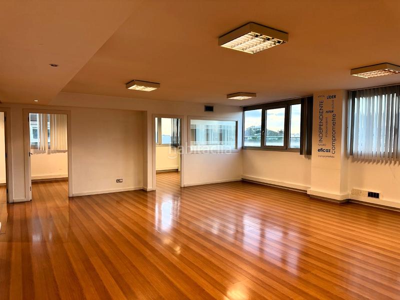 Foto 043865dd-ed50-43ad-8a3c-00c53c6f0ae3. Rent office space with heating parking in La Sagrera Barcelona