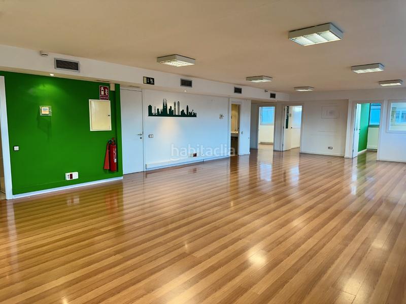 Foto 4a0dc610-7da3-453a-956a-d61f8489f472. Rent office space with heating parking in La Sagrera Barcelona