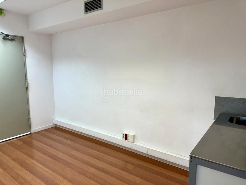 Foto d4e254aa-1e7f-4db7-8f07-1bac4a2b19c8. Rent office space with heating parking in La Sagrera Barcelona