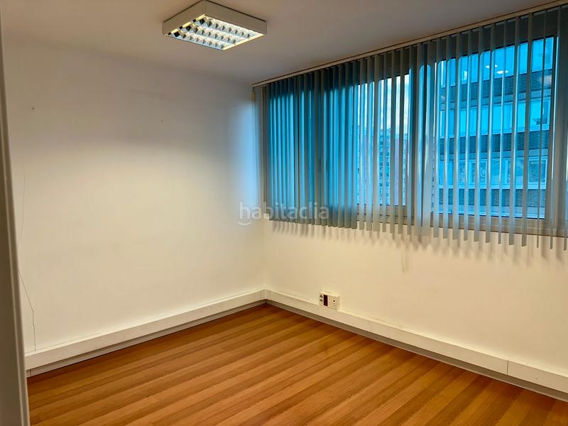Foto f7dd72aa-43bf-4aef-a962-482538d40940. Rent office space with heating parking in La Sagrera Barcelona