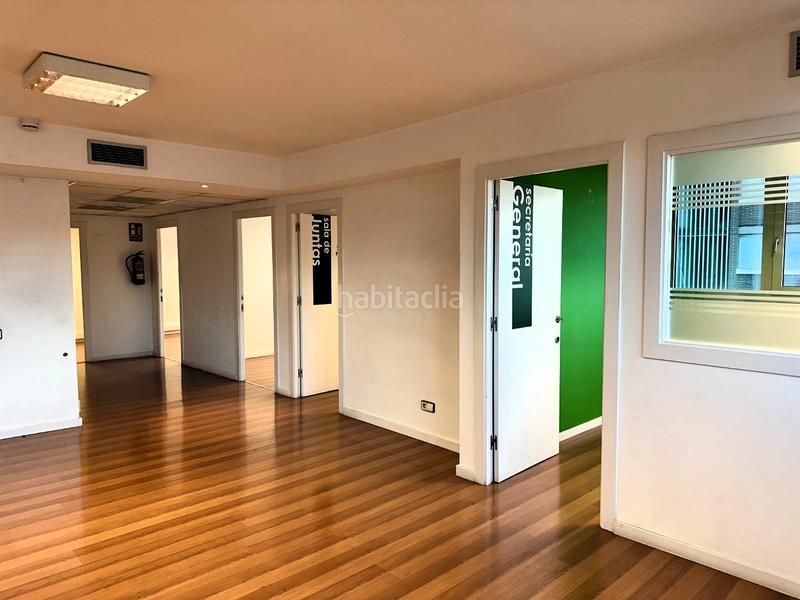 Foto f8ec577e-dea1-4c0e-98ca-97153517939d. Rent office space with heating parking in La Sagrera Barcelona