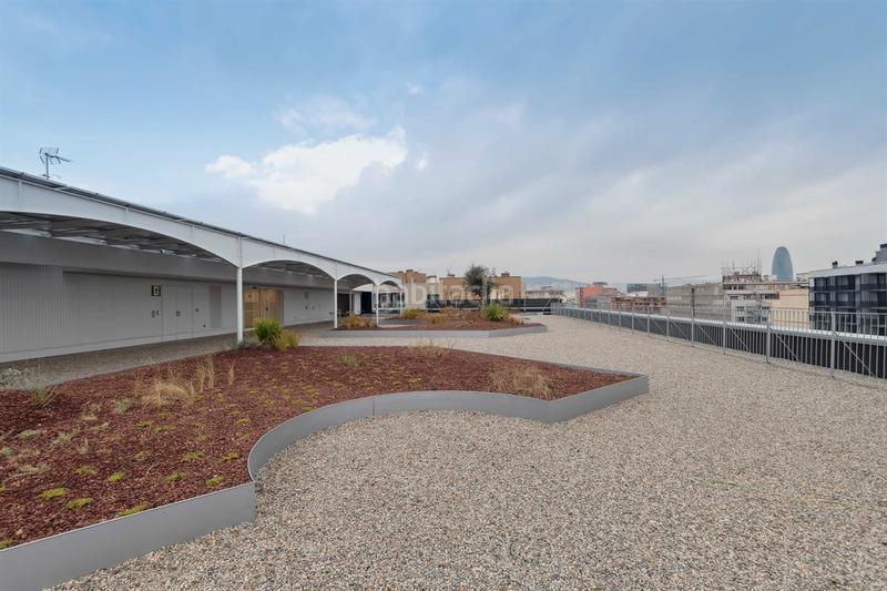 Foto f8b0bb4b-a60f-498a-abc4-fab37a497db8. Location bureau avec parking dans La Vila Olímpica del Poblenou Barcelona