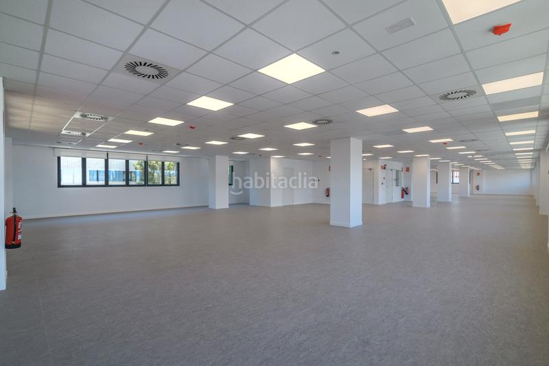 Foto 1469b569-5610-4135-aeb2-c3cad4fc5380. Rent office space with heating parking in Mas Lluí - Els Miralls Sant Just Desvern