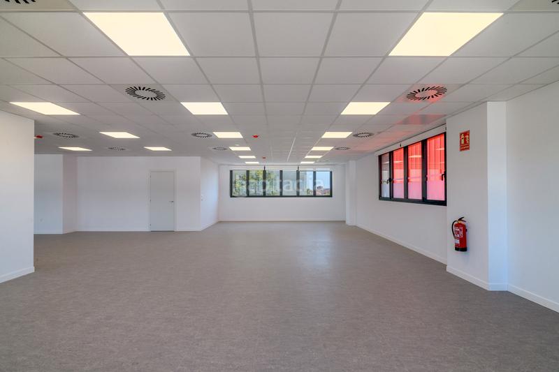 Foto a576ab8c-8759-4e85-b01a-c685ad5d705a. Rent office space with heating parking in Mas Lluí - Els Miralls Sant Just Desvern