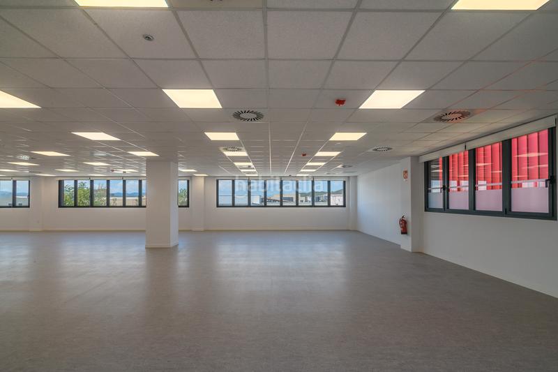 Foto a64687c1-54f6-481c-b203-bfc990f68dc2. Rent office space with heating parking in Mas Lluí - Els Miralls Sant Just Desvern