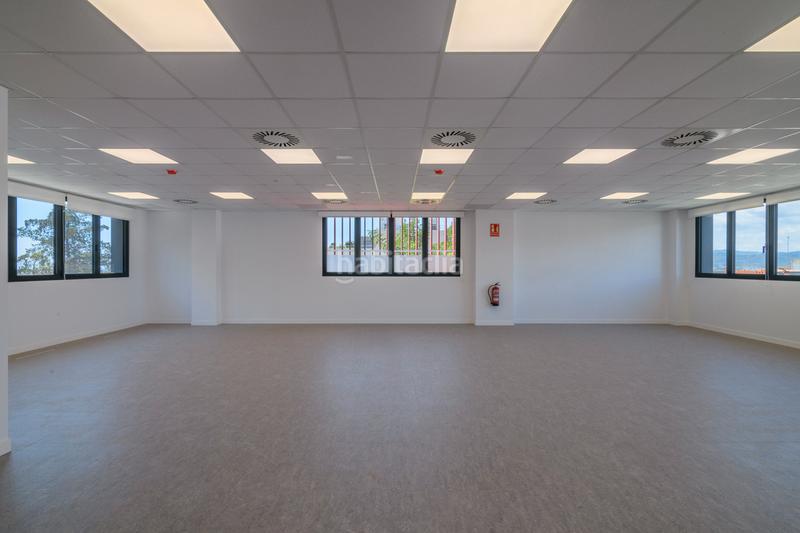 Foto d3d862c0-12f6-4085-9e4d-adc087f2b84b. Rent office space with heating parking in Mas Lluí - Els Miralls Sant Just Desvern