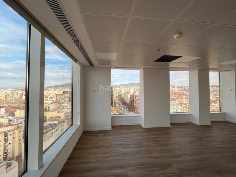 Foto 58017bf1-b7af-4b24-87af-18c2ba5f4bda. Lloguer oficina amb calefacció aparcament a Hostafrancs Barcelona