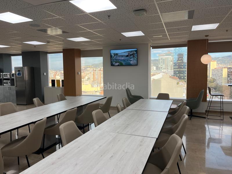 Foto b6ce2ba7-3b8a-4576-b36e-f153b146ffa1. Lloguer oficina amb calefacció aparcament a Hostafrancs Barcelona