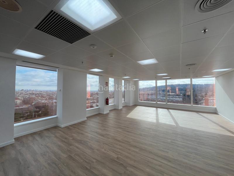 Foto bfb0f1b6-c0ef-421f-a00f-50e616effcd7. Lloguer oficina amb calefacció aparcament a Hostafrancs Barcelona