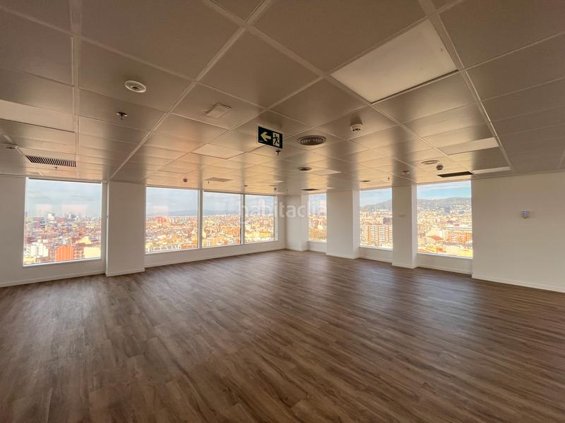 Foto d2d76ff0-7300-4a50-8a61-34bed24de7ca. Lloguer oficina amb calefacció aparcament a Hostafrancs Barcelona