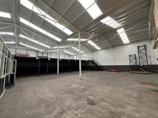 Location Bâtiment à usage industriel  Carrer del ripollès. Nave industrial con patio delantero y fachada a calle principal
