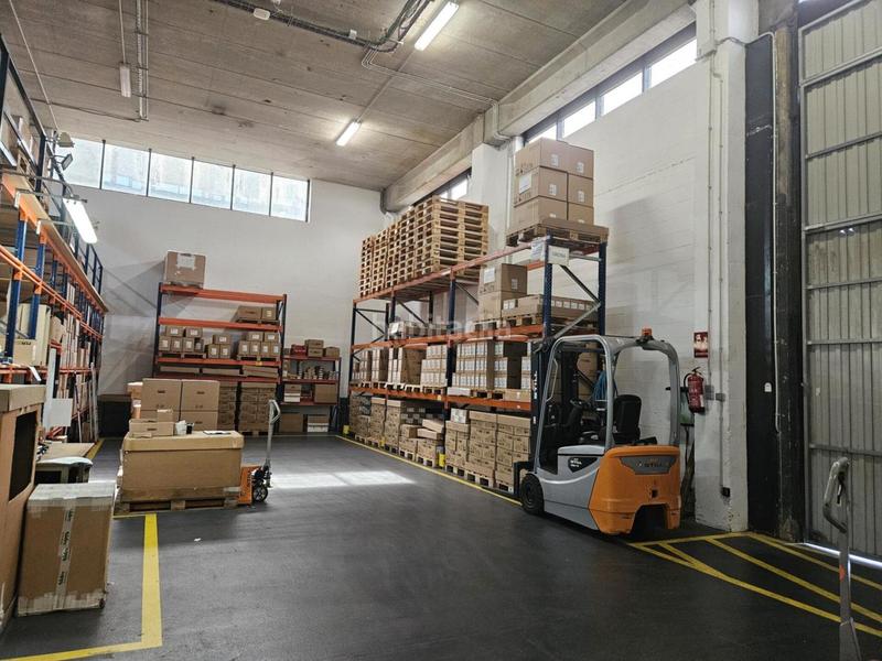 Foto 0a30ec99-c59f-4494-8009-e29510224427. Rent industrial building with heating in Granvia LH Hospitalet de Llobregat (L´)