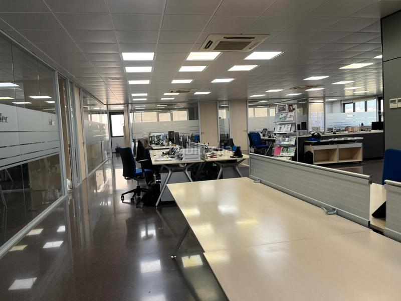 Foto 1c5626c0-2854-4a0c-8e8f-f86a4d7364e2. Rent industrial building with heating in Granvia LH Hospitalet de Llobregat (L´)