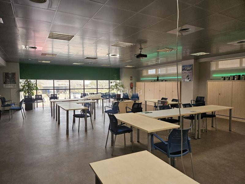 Foto 2dde0bcc-36f2-4b20-b79e-bc1512735821. Rent industrial building with heating in Granvia LH Hospitalet de Llobregat (L´)