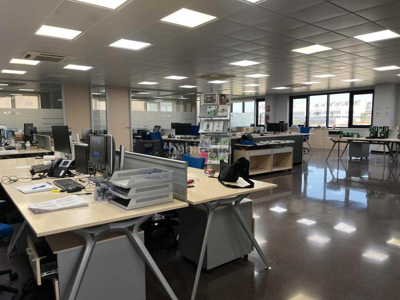 Foto 2e4baf08-9b0a-45c3-b632-f9fdcabbb355. Rent industrial building with heating in Granvia LH Hospitalet de Llobregat (L´)