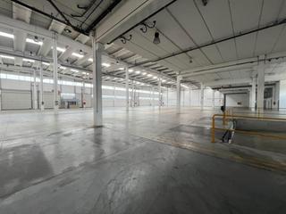 Lloguer Nau industrial  Avinguda del mogent. Gran nave logistica en alquiler con 4 muelles de carga-llinars d