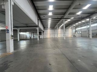 Rent Industrial building  Avinguda del mogent. Gran nave logistica en alquiler con 4 muelles de carga-llinars d
