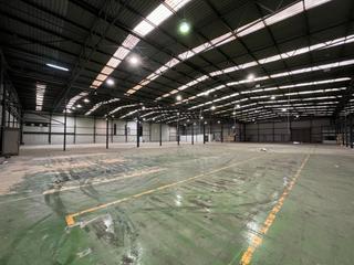 Industrial building  Carrer llobateres. Nave logistica-industrial en venta en el pol. ind. santiga-barbe