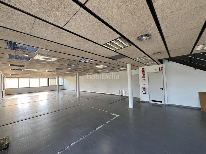 Foto 12783d30-9bc4-4eb7-92b0-289dc6a887a0. Nau industrial amb calefacció a Zona Industrial Barberà del Vallès