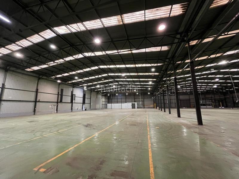 Foto 2da52512-ebd6-4ef5-9f0a-835f19c953c5. Nau industrial amb calefacció a Zona Industrial Barberà del Vallès