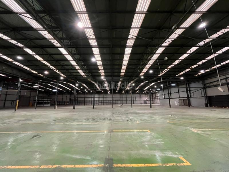 Foto ae4a63fc-e6a9-41aa-bdb9-c25953420bab. Nau industrial amb calefacció a Zona Industrial Barberà del Vallès