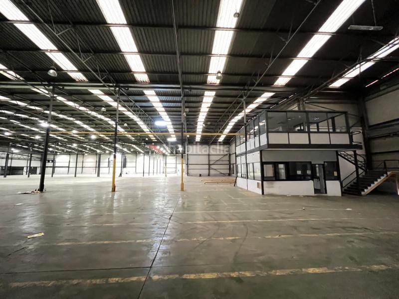 Foto b0a46ff0-8408-451f-87d7-c83bfe8d4ffb. Nau industrial amb calefacció a Zona Industrial Barberà del Vallès